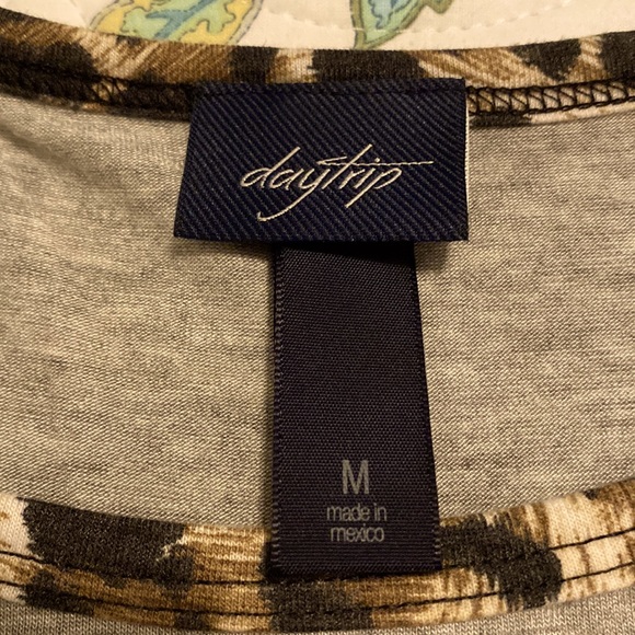 NWOT Daytrip grey, long sleeve top, size M. - Picture 4 of 8